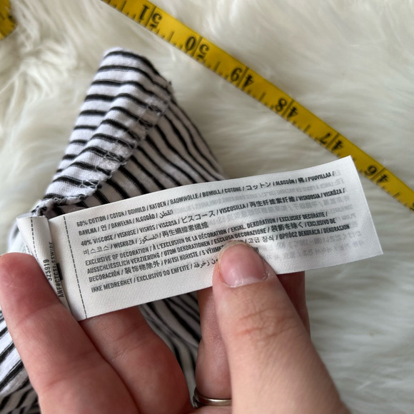 Hollister Womens T-Shirt White Black Stripe Short Sleeve Scoop Neck Ruffles XS - Picture 5 of 6